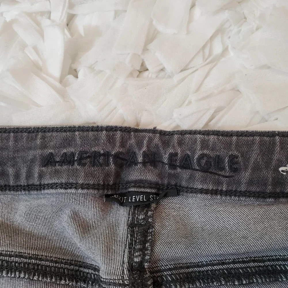 AMERICAN EAGLE | SUPER HIGH RISE JEGGING DESTROYED GRAY WASHED STRETCH RAW HEM 4